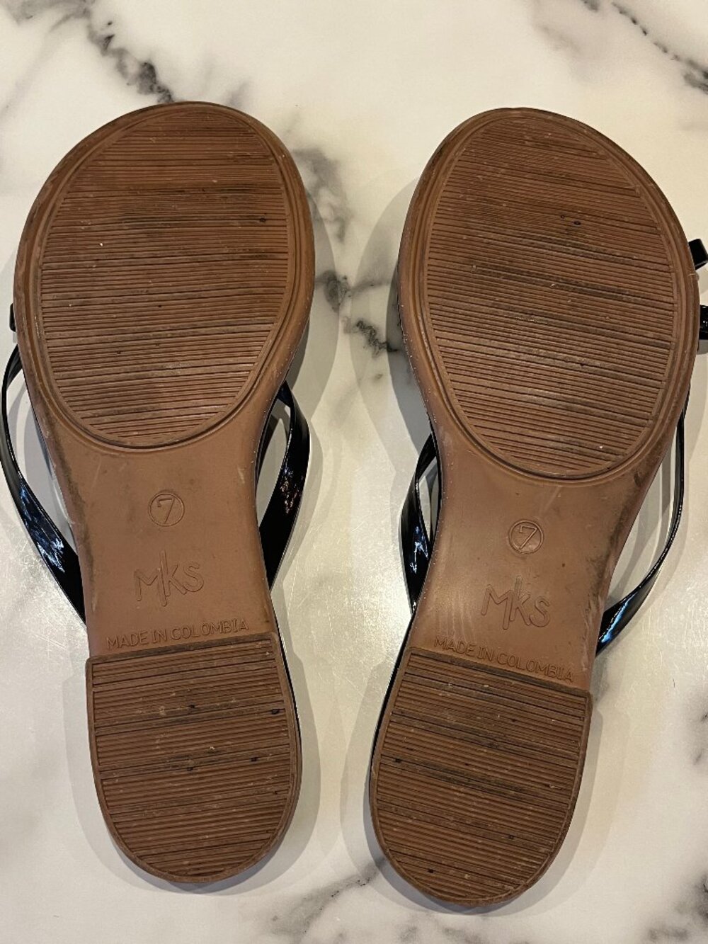 MKS Maker's Shoes black patent bow flip-flop sandal - Size 7 - Picture 6 of 7